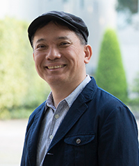 平井 康之 氏
