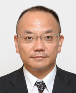講師