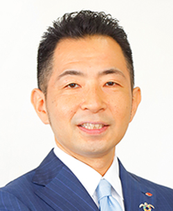 講師