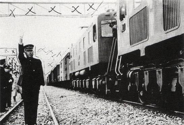 関門トンネルを通過する最初の営業列車